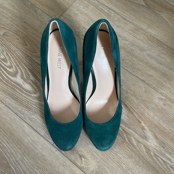 Nine West 8.5 Emerald Heels - worn once - Picture 1 of 5